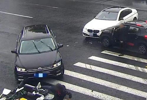 遇到车祸现场吃瓜,车祸现场“吃瓜”众生相